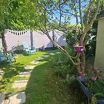 Oak Tree Lane Glamping Holiday home *