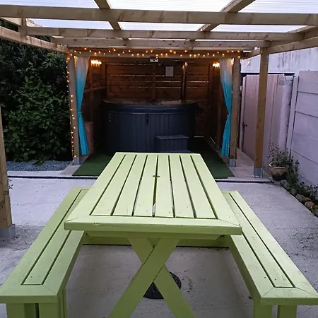 Oak Tree Lane Glamping *